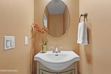 21 Stacey Powder Room
