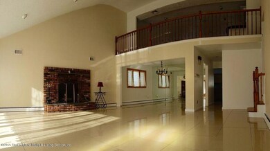 111 W. Cedarview Entry Hall