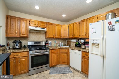 37 Voscek Ct, Lawrence Township, NJ 08648 - photo 4