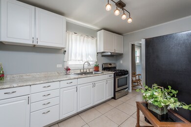 935 N Jackson St, Waukegan, IL 60085 - photo 7