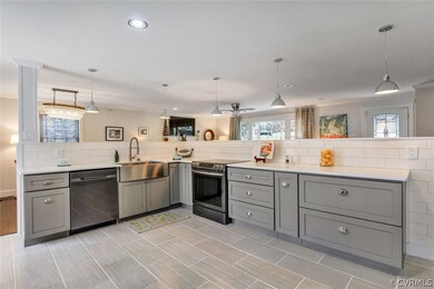 Lovely large famers style sink and tile back splas