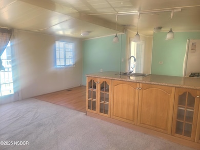 185 lvrm-dining-kitchen