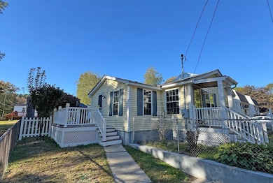 45 Hoover St, Dracut, MA 01826 - photo 4