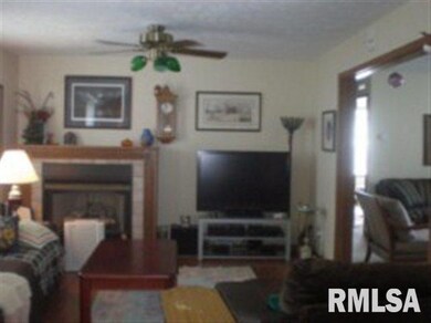 1325 N Kankakee St, Lincoln, IL 62656 - photo 2