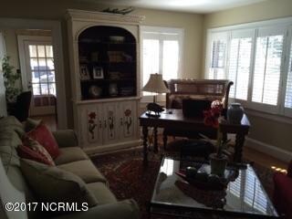 Browntown Living room