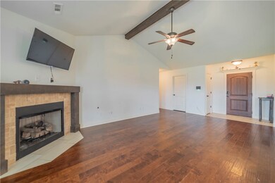 972 Red Oak St, Elkins, AR 72727 - photo 4