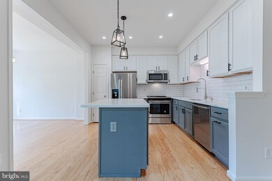 13510 Avonmore Dr, Herndon, VA 20171 - photo 5