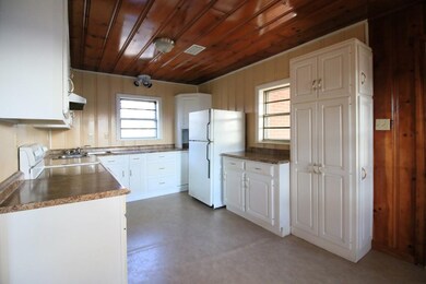 New country kitchen