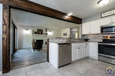 3705 SW Nottingham Rd, Topeka, KS 66610 - photo 4