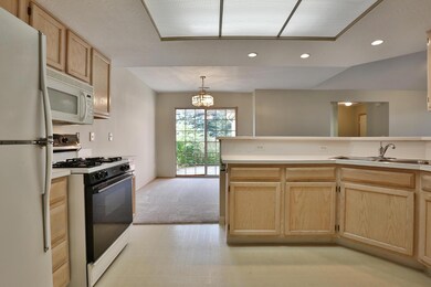 860-VillageBrook-14