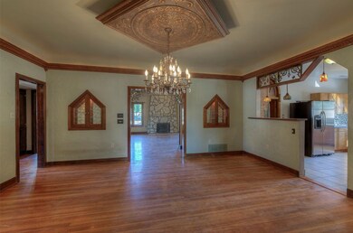 006_Dining to Living Room