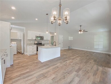 521 S Lovingood Ave, Walhalla, SC 29691 - photo 7