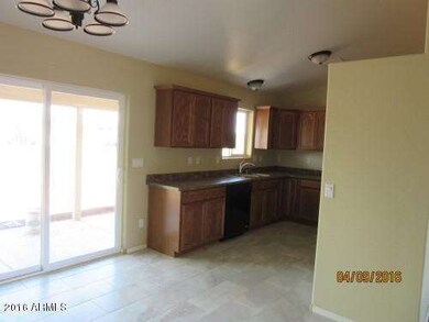EAT-IN KITCHEN