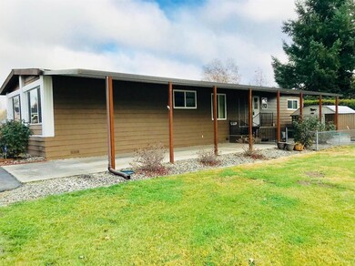 327 Sandlewood Dr, Grants Pass, OR 97526 - photo 5