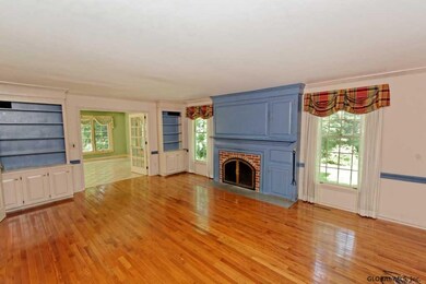 8 Edgewood Cir, Albany, NY 12204 - photo 6