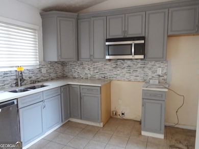 5119 Fairforest Dr, Stone Mountain, GA 30088 - photo 3