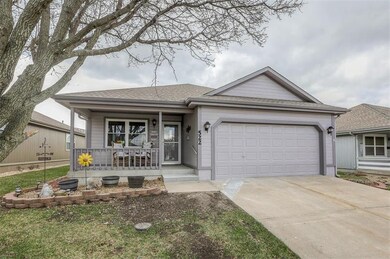 522 S Saturn Dr, Raymore, MO 64083 - photo 2