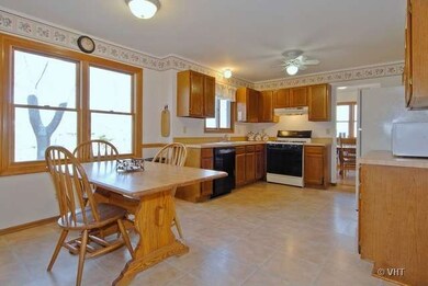 543 Stewart St, Batavia, IL 60510 - photo 3