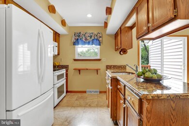 323 White Swan Way, Langhorne, PA 19047 - photo 4