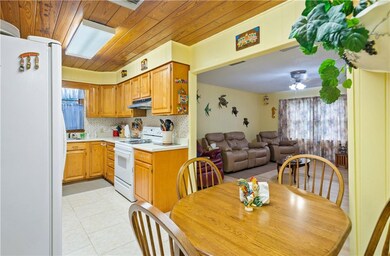 Eat-in Kitchen