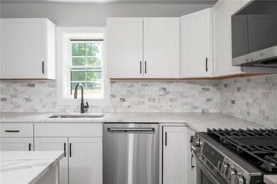 1008 Toll Gate Rd, Warwick, RI 02886 - photo 3