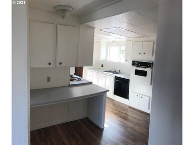 517 W 14th St, the Dalles, OR 97058 - photo 5