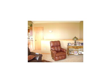 Great Room. Steps to Expandable LL