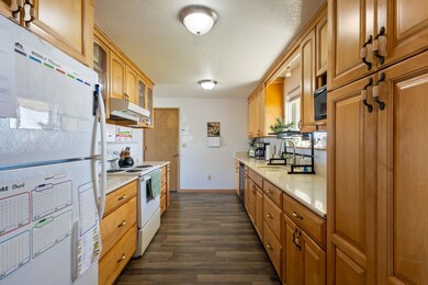 605 SW 23rd St, Redmond, OR 97756 - photo 5