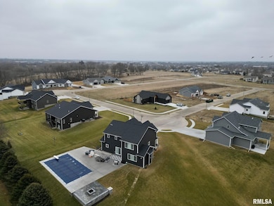 6107 Duggleby Ave, Davenport, IA 52807 - photo 4