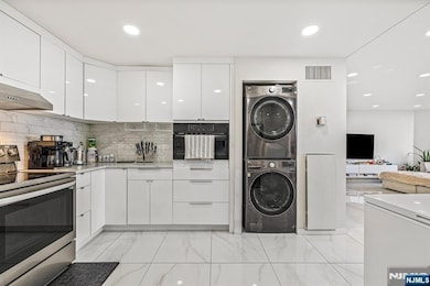 427 Harmon Cove Tower, Secaucus, NJ 07094 - photo 5