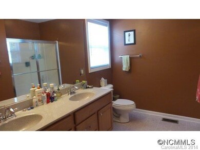 MASTER BATH/DBL VANITY