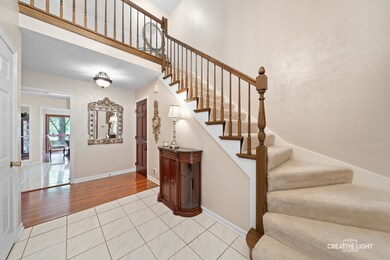 579 Windham Ln, Naperville, IL 60563 - photo 2