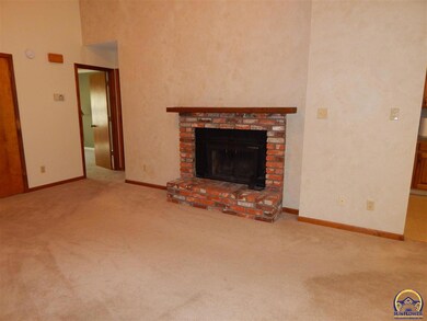 3621 SW Eveningside Dr, Topeka, KS 66614 - photo 5