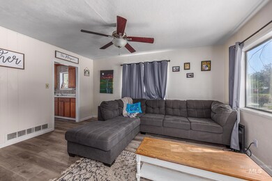 918 W 3rd St, Weiser, ID 83672 - photo 5