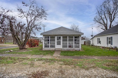 349 Locust St, Eldred, IL 62027 - photo 3