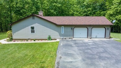 Great oversized 2 car garage