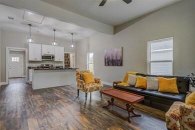 422 W Day St, Denison, TX 75020 - photo 7