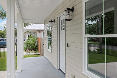 04-WeGoFar_2867N8thSt_004