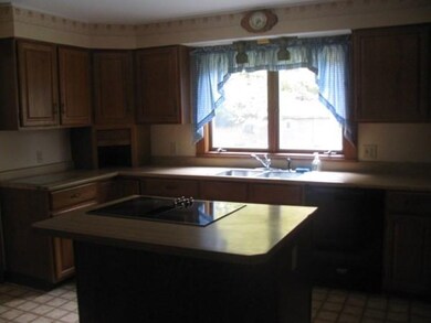 8 Maplelawn Dr, Monson, MA 01057 - photo 4