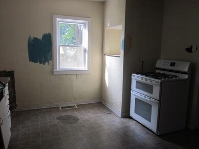 114 E Holmes Rd, Lansing, MI 48910 - photo 4