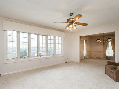 Spacious living room