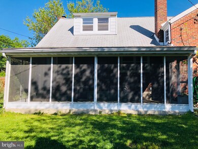 913 Brighton Ave, Reading, PA 19606 - photo 5