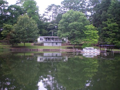 184 Lake Point Circle 001