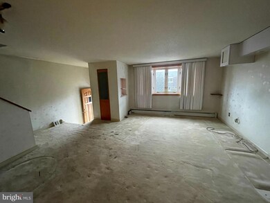 12043 Templeton Dr, Philadelphia, PA 19154 - photo 5