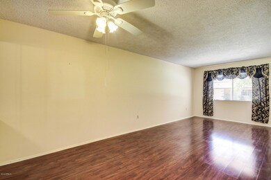 14030 N Newcastle Dr, Sun City, AZ 85351 - photo 5