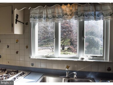 2293 Mulberry Ln, Lafayette Hill, PA 19444 - photo 4