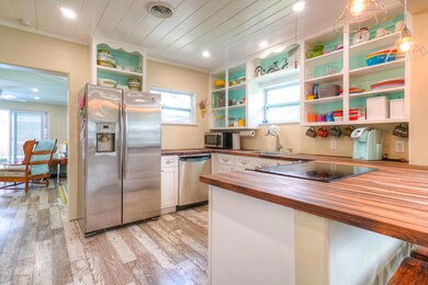 2133 MacFarland Dr Kitchen
