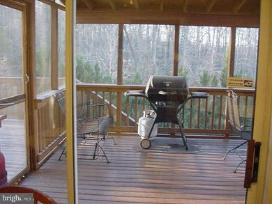 2890 Chevoit Hill Ct, Woodbridge, VA 22191 - photo 5