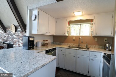 197 Aspen Way S, Basye, VA 22810 - photo 6