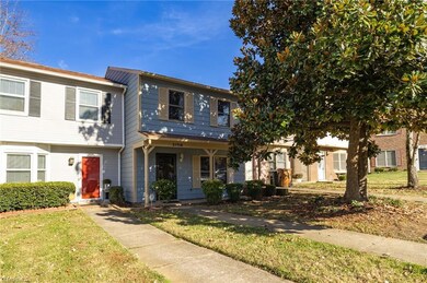 317 W Montcastle Dr unit D, Greensboro, NC 27406 - photo 2